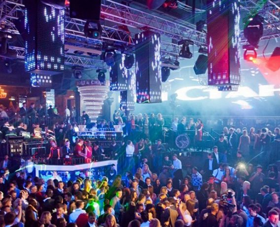 Moscow Clubs Capitalize on Lonely Women