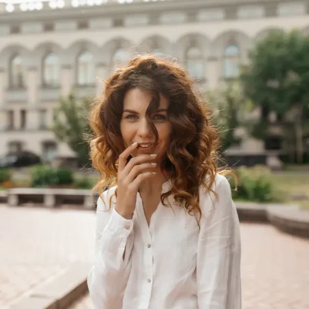 How to Recognize Genuine Female Interest in Dating Without Second-Guessing